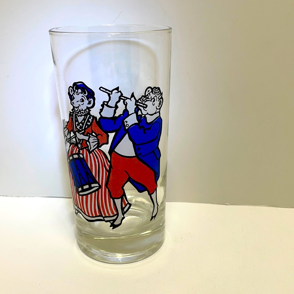 Vintage 1976 Borden Elsie the Cow character Glass, Bi Centennial